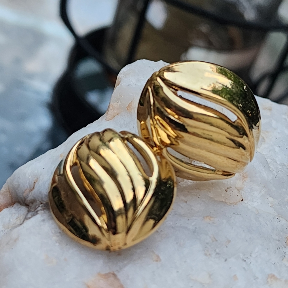 ❤️ Elegant Gold Earrings Simple Studs Round Wave Shape Classic Vintage